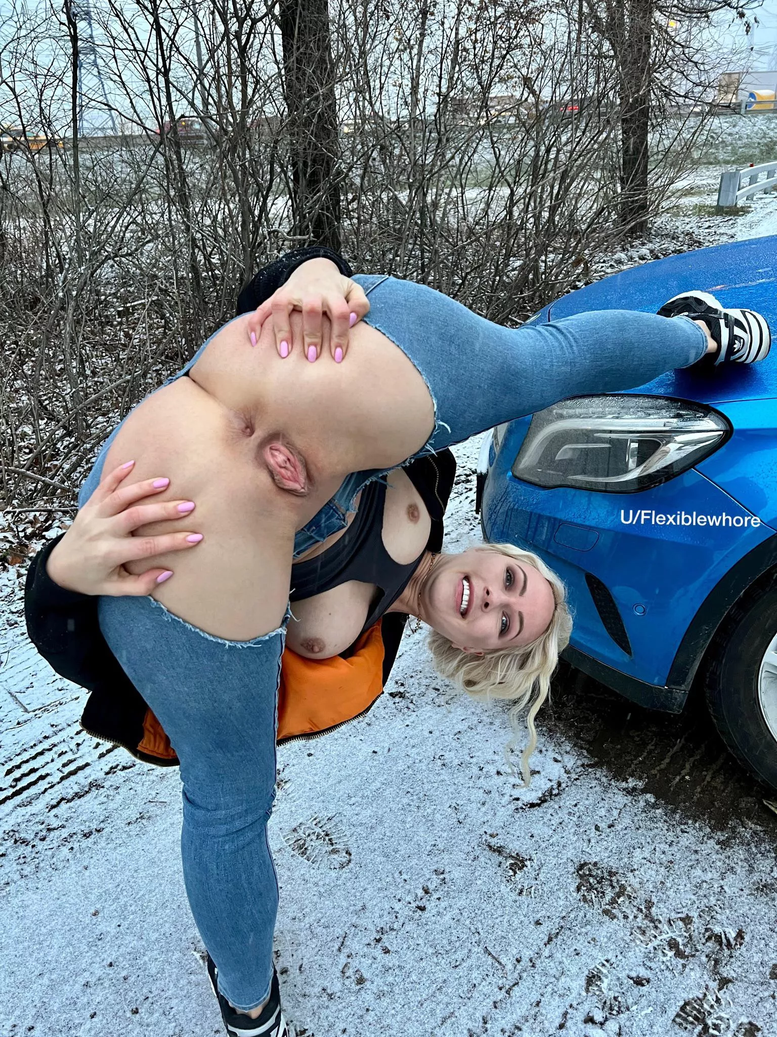 I dream to get fucked outside in a very public place, maybe on a roadside 😜😋