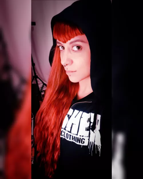 I ended up buying my Mosher Clothing Hoodie at the latest Analepsy gig🥺 Already miss that night like hell!