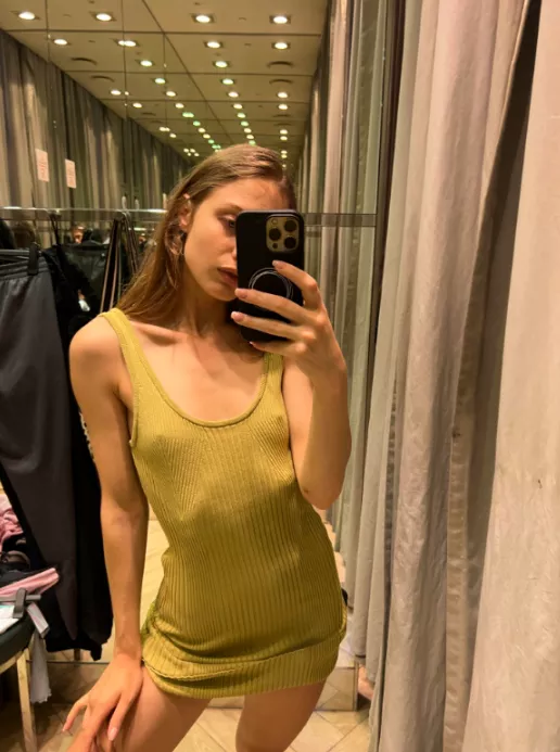 I just like to keep them small, no bra! 💕