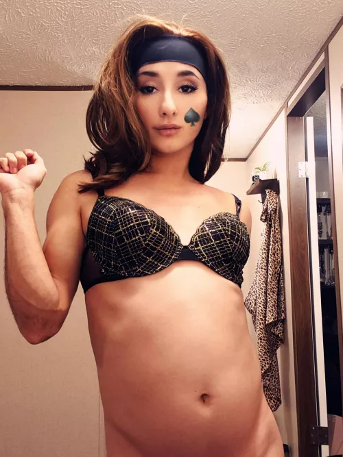 I shave my boi pussy and wear my gfs clothes. so I need a strong older black dom daddy to turn me out completely