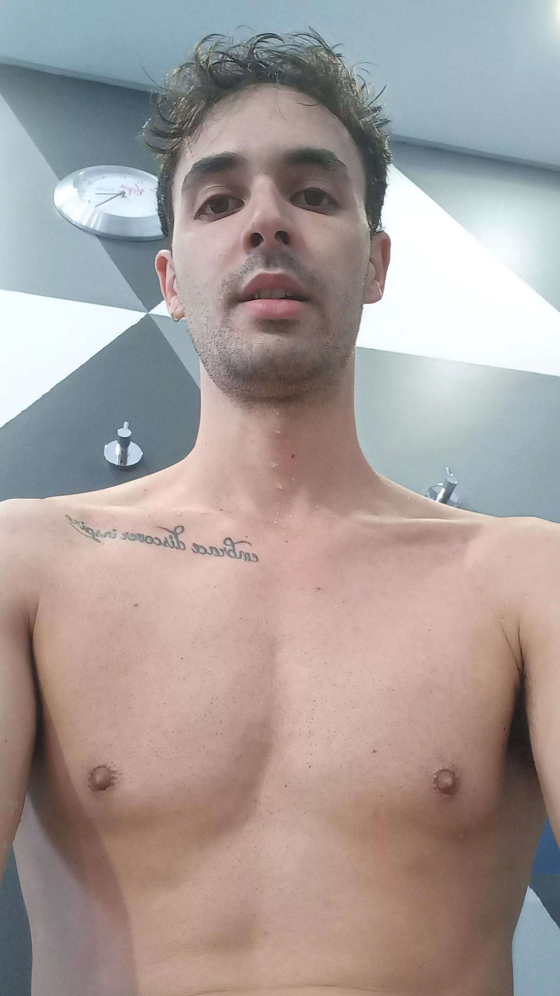 I swam 1.5 kilometers in 30 minutes today. I'm very proud of my progress 😌