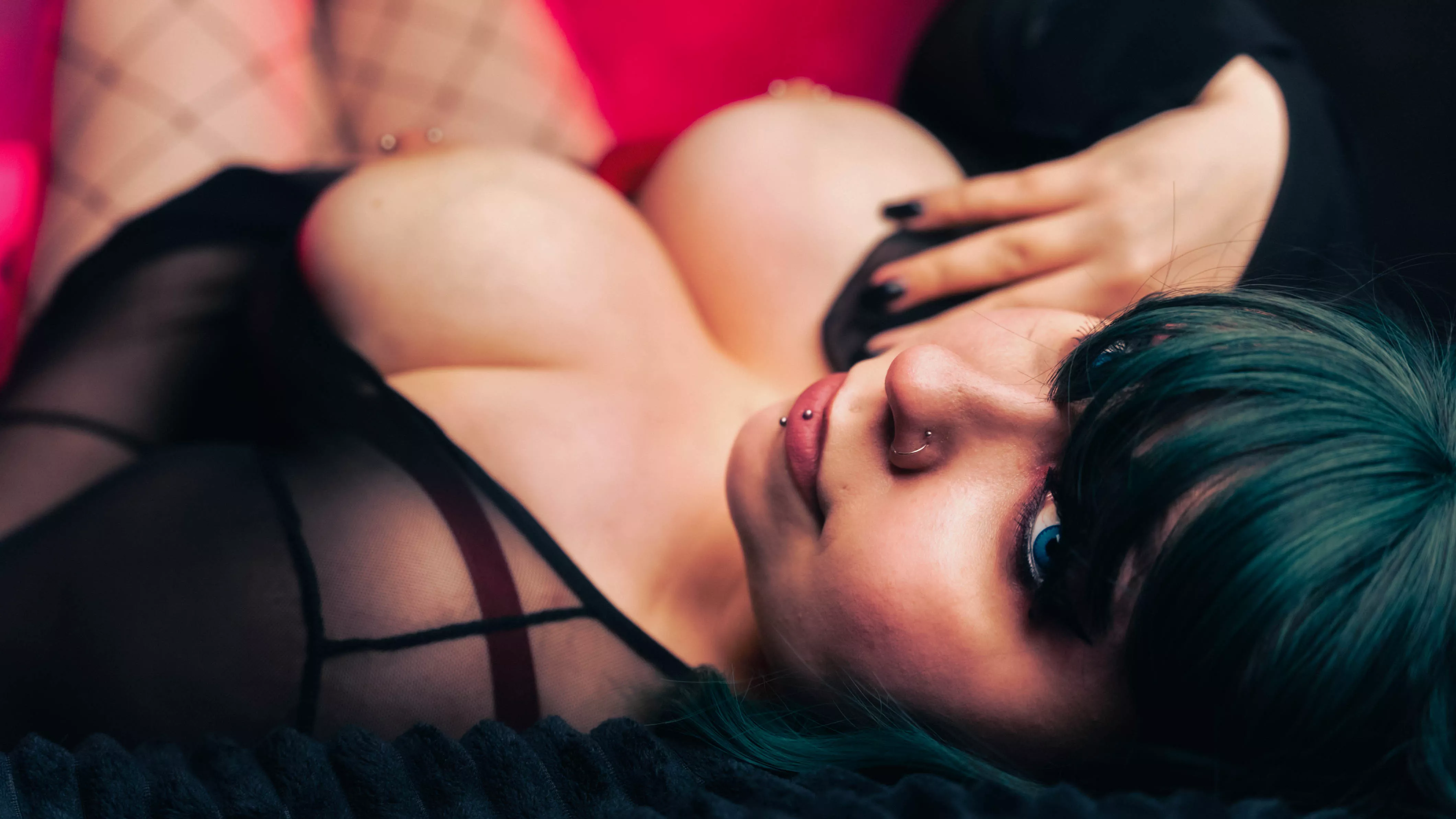 I think we should just cuddle and fuck for the rest of the day! 🖤