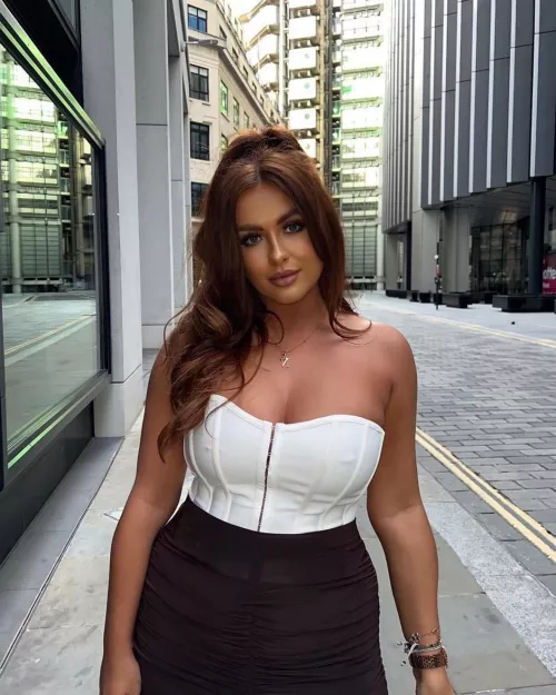 Introduce yourself to me 🤤 I’m Millie!