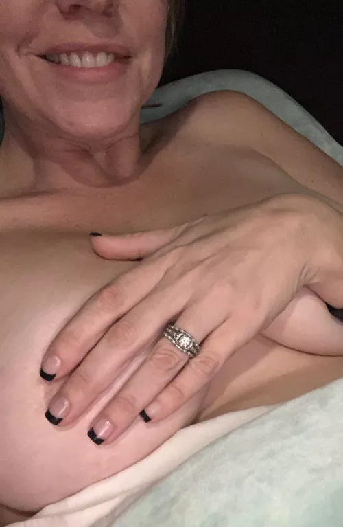 It’s too cold to be in bed alone. 🥶😜