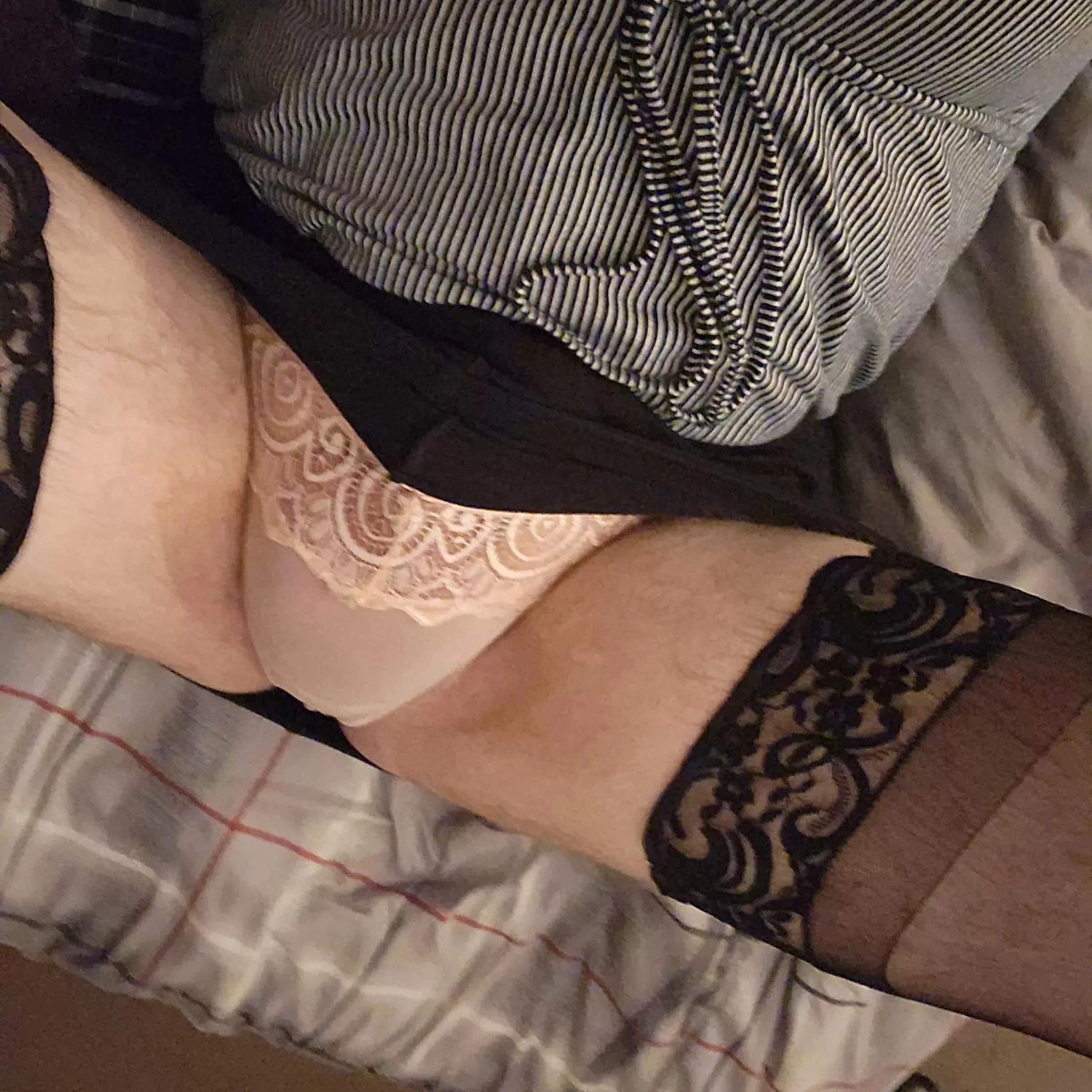 Legs up and spread wide for you 😘🥵