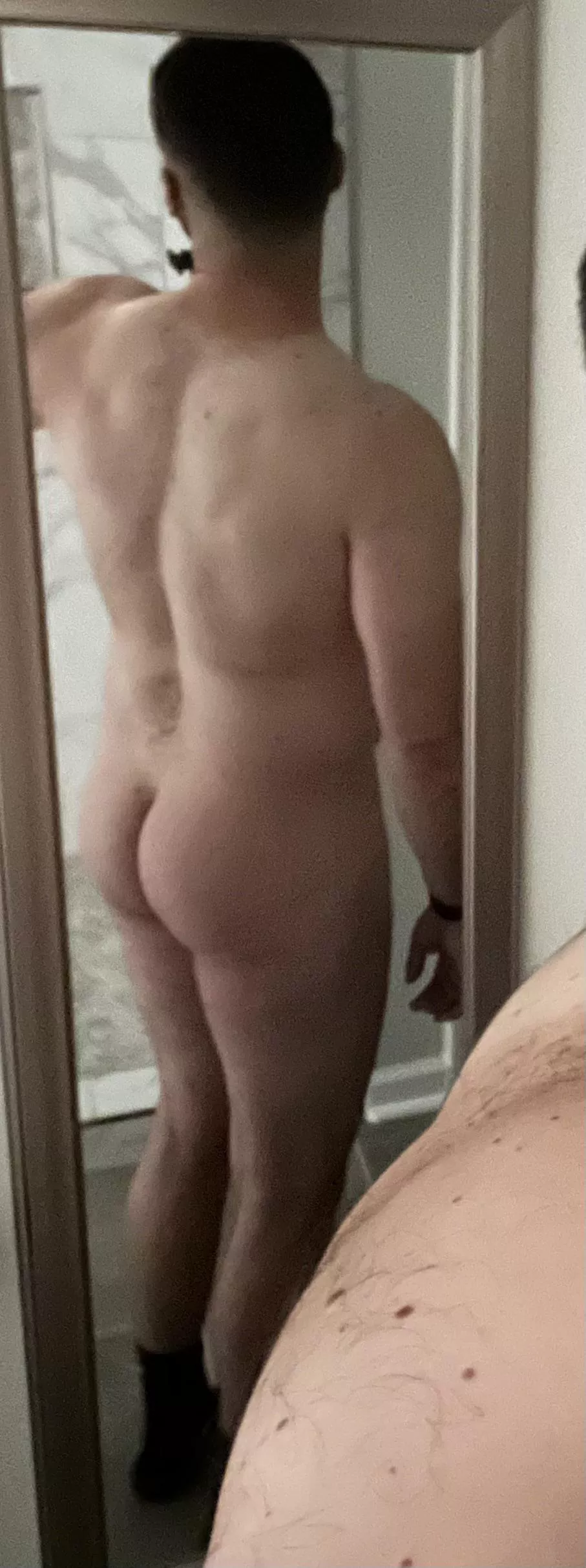 (M) 42, 215, 6’ Good morning, have a great hump day.