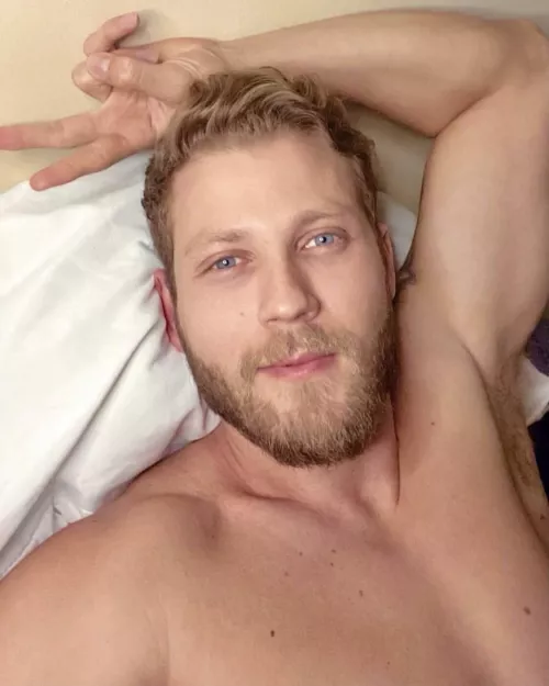 M29 looking for a bromance