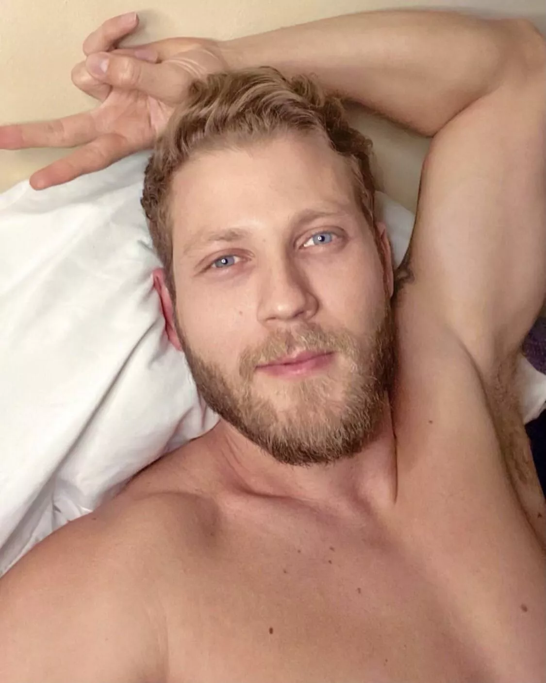 M29 looking for a bromance