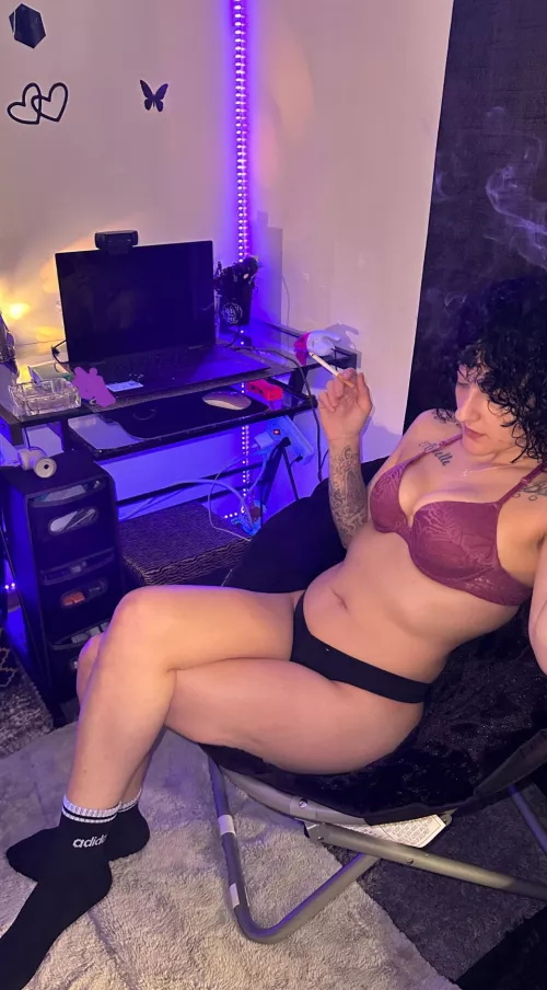 My post shower cig 👽