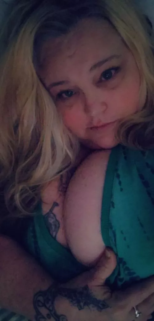 Need someone to cuddle with 💞💞💞💋💋