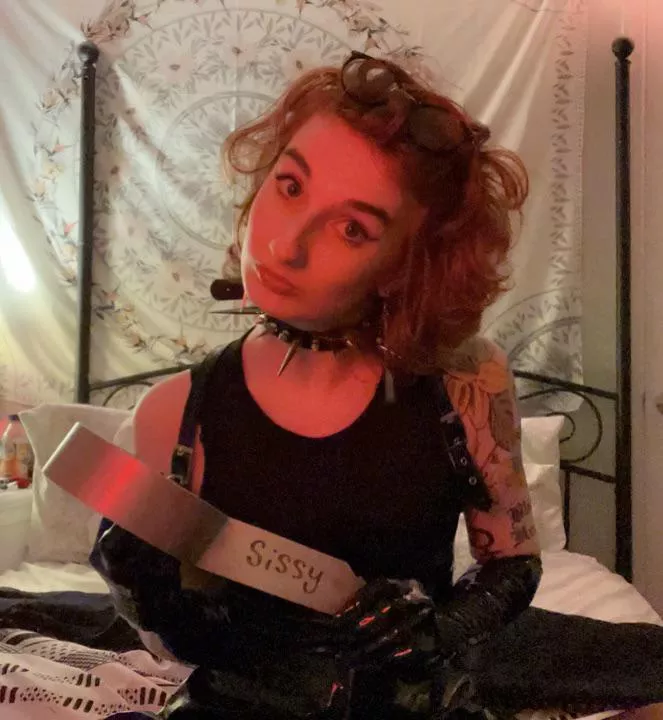 once you’re quiet, you’ll just have to deal with the pretty little thoughts i put in your head silently 💋