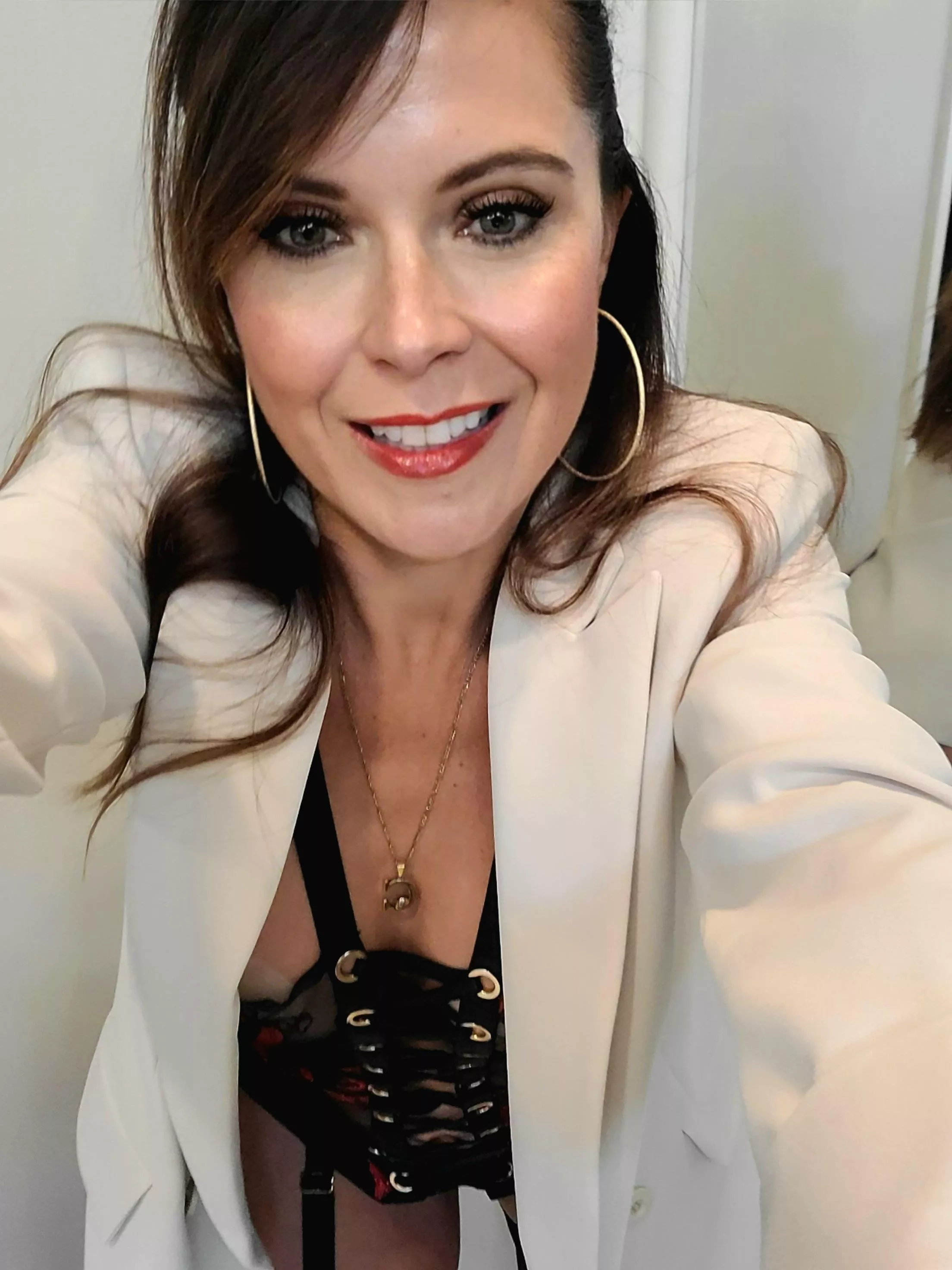 people might suspect the boss lady wears a corset & garters under my work clothes, but they can never be sure. (46f)