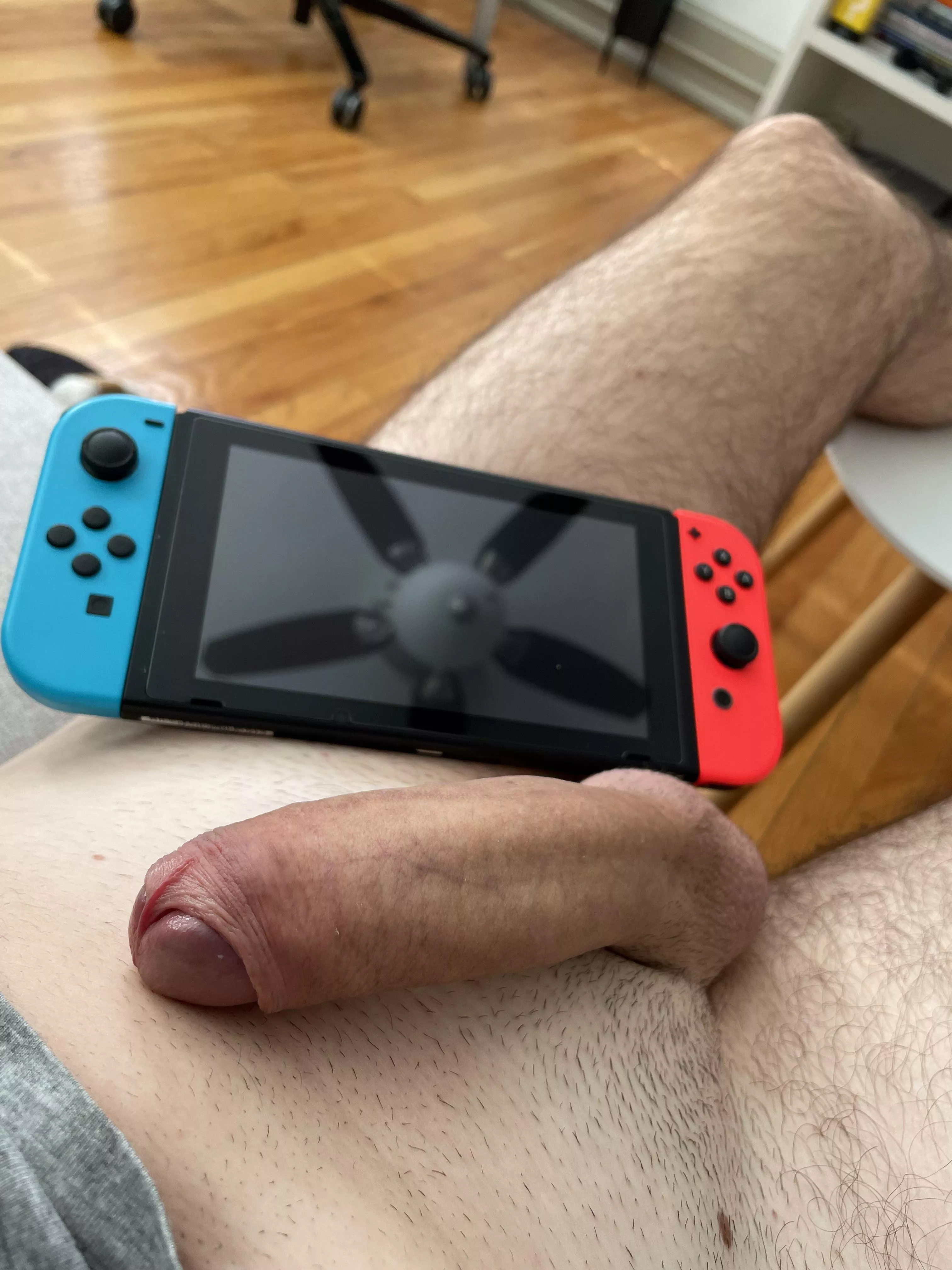 Play with my joycons 🤤