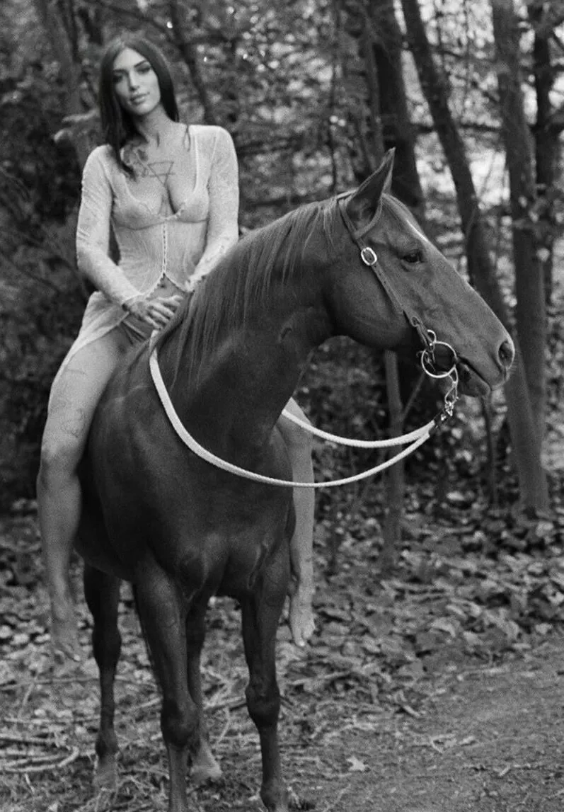 Sending you all my warm kisses 😘 I hope you’re all well and safe😊