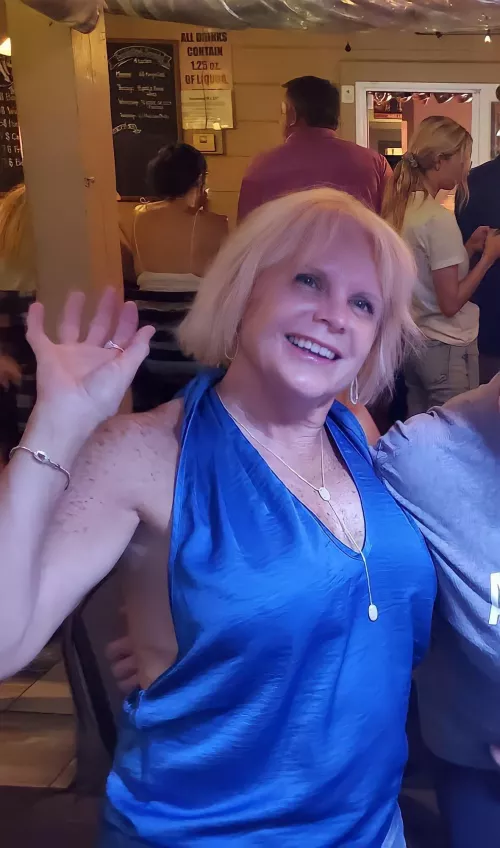 She’s your new friendly gilf neighbor, say hi..