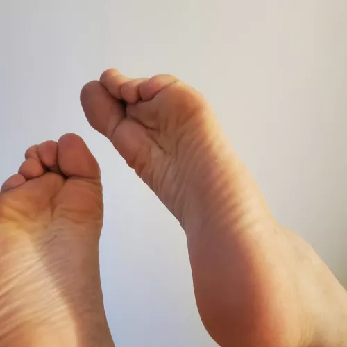 shoot your cum on my soles 😍