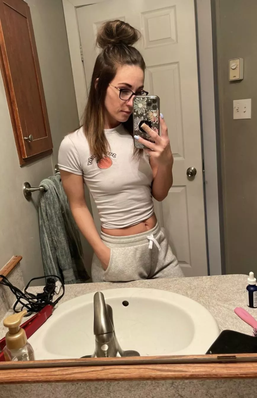 Song bi curious (f) Edmonton, just giving this site a try