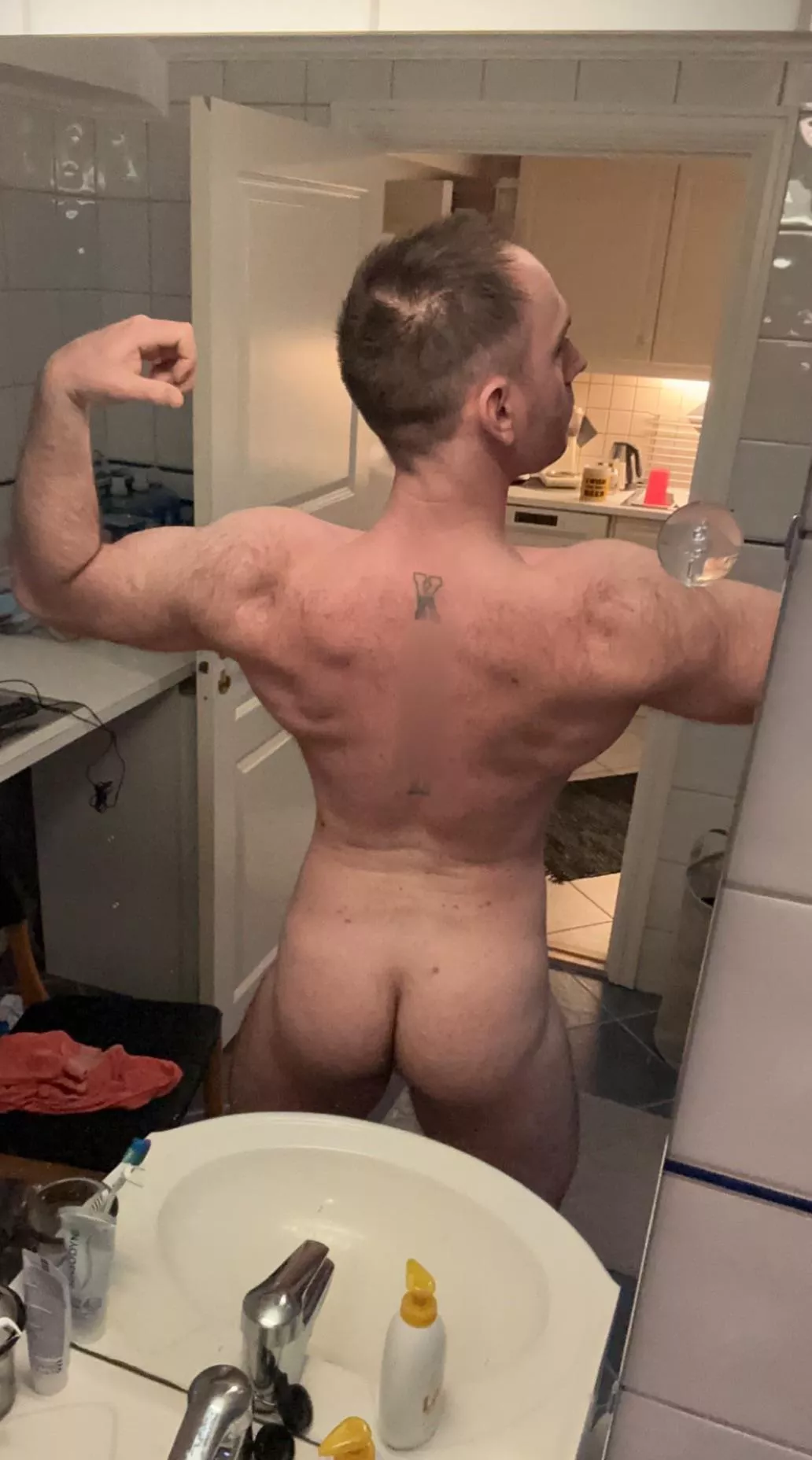 Thank you guys so much for the love on my last post! I’m getting more and more hairy as I get older, dunno how I feel about that😅