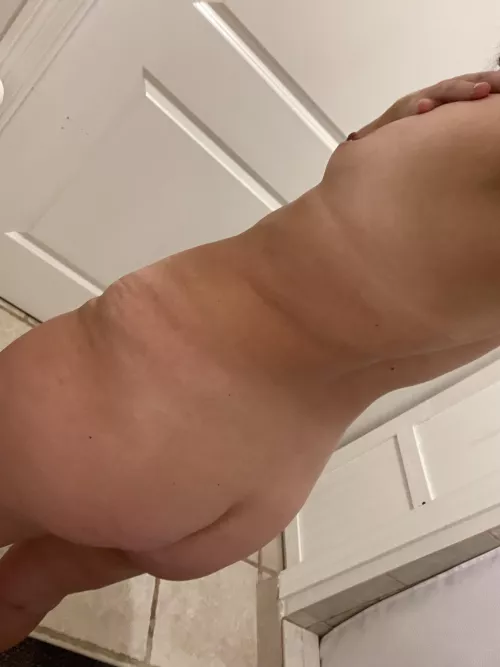 Titty titties and a flabby Mom ass. But I fuck soooo good 😉