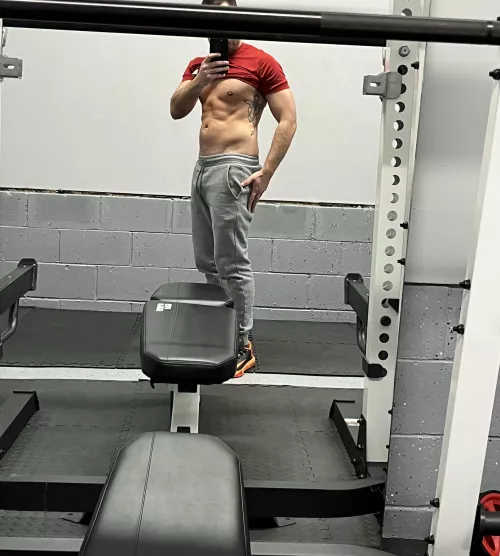 Wanted: spotter for chest day 💪 [m]