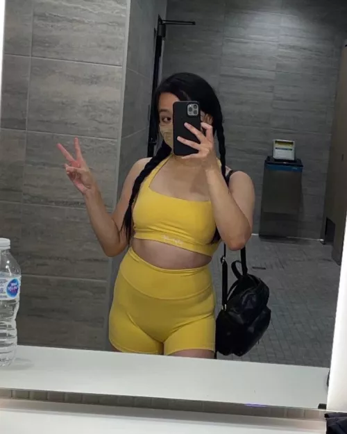 when i was in the gym yesterday im bored company me lets do sextin and rp gfe while do vc