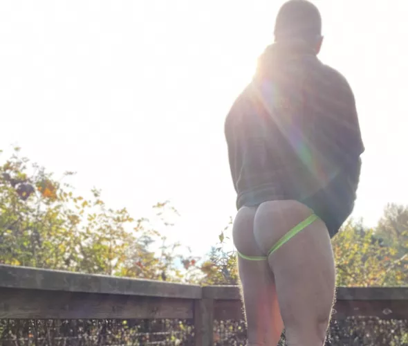 Who does love ass outdoors?