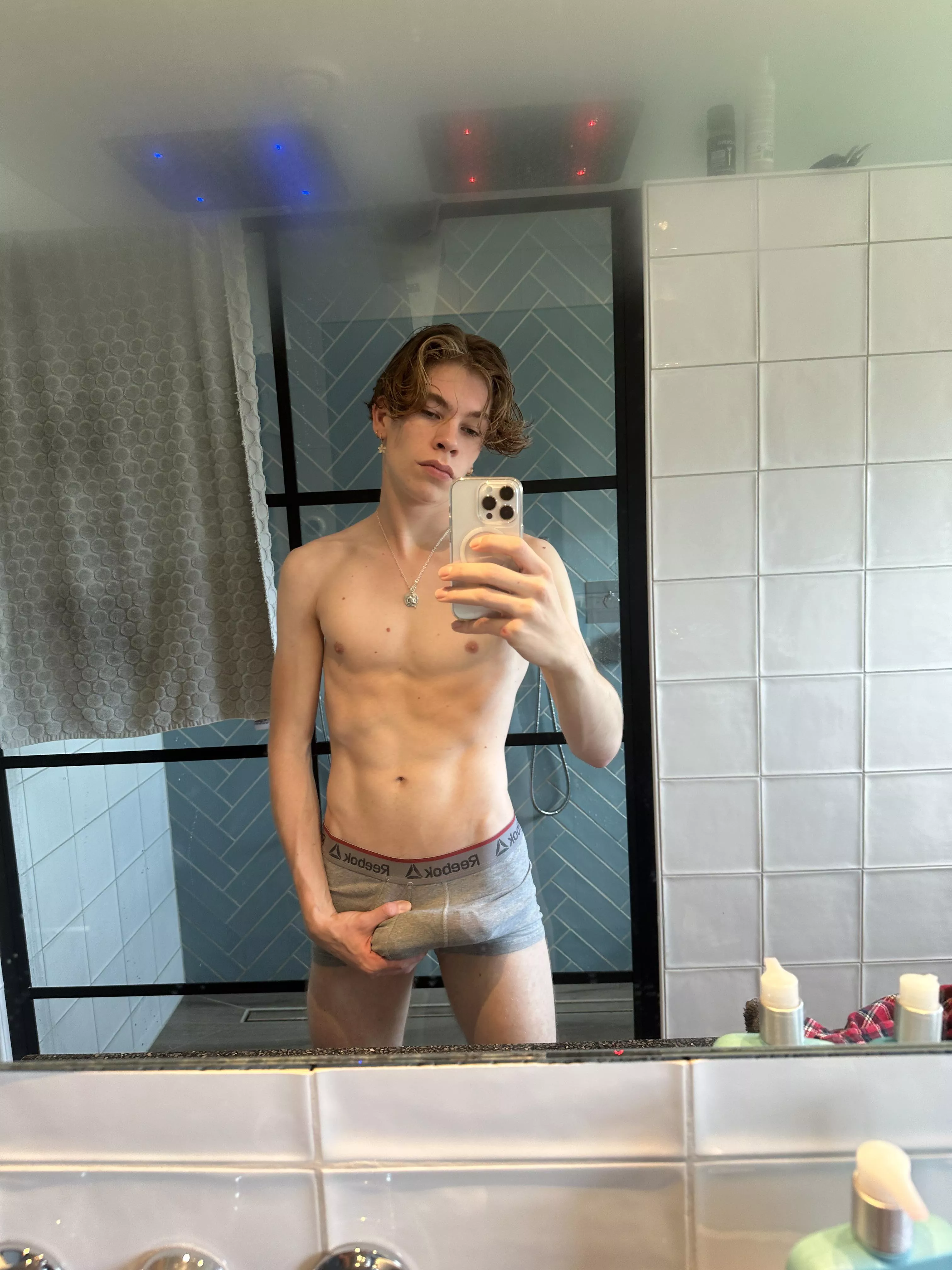 Who likes a thick dick? 😈