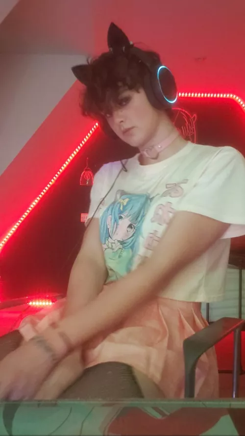 Whos lap can I sit on 💖🙈