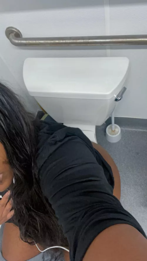 Work bae . Toilet content