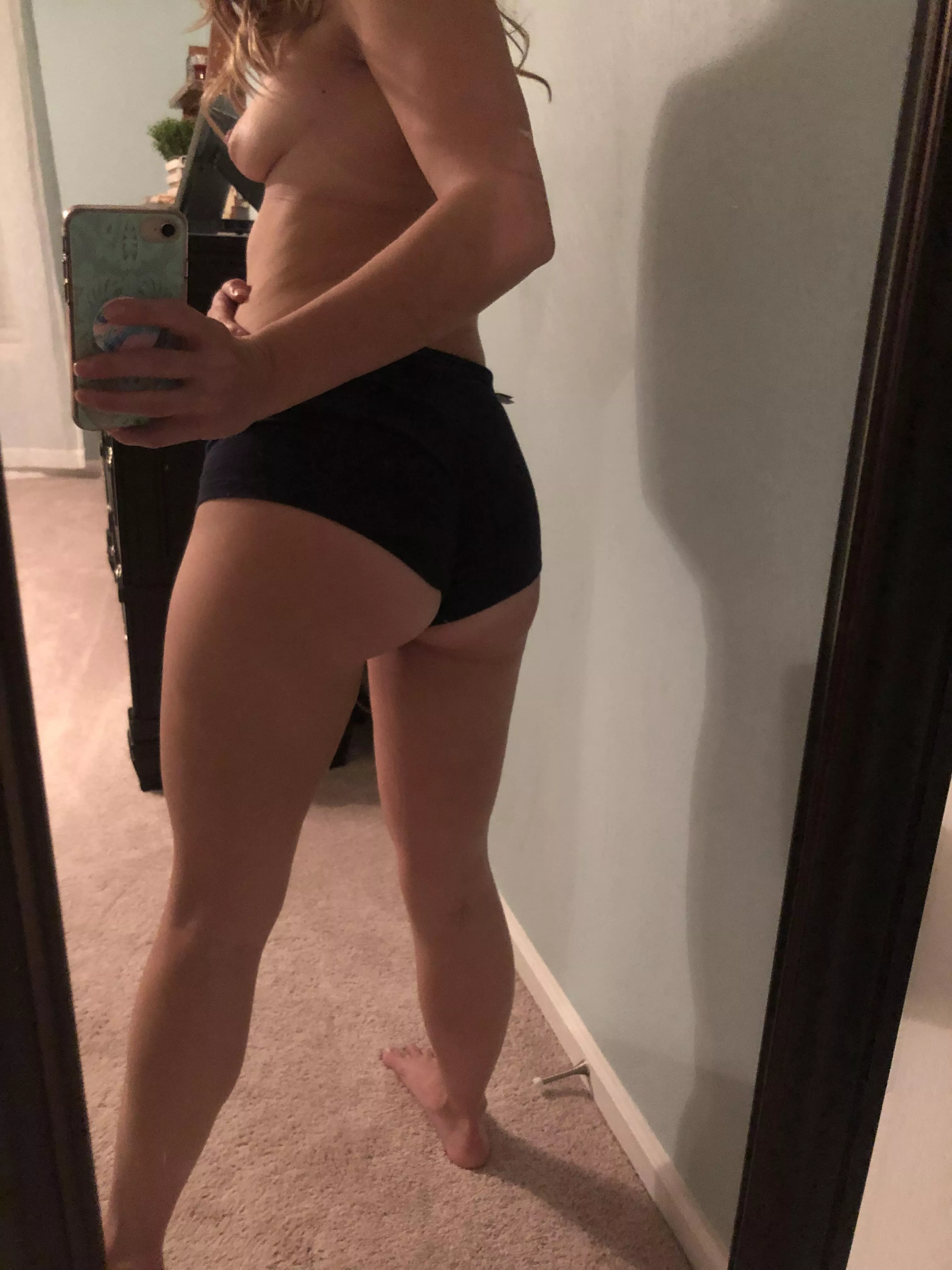 Would love to see your girl for mine or just hear your thoughts. Like body type. Dm sample