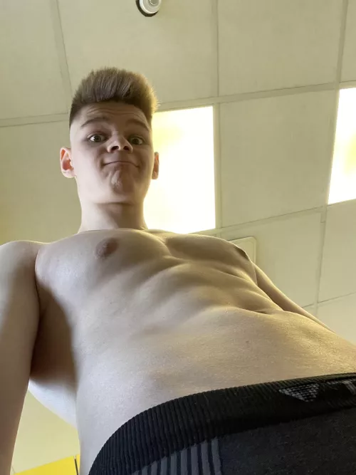 Would you take a workout with me? I could help you, and then, you could help me a bit 😏