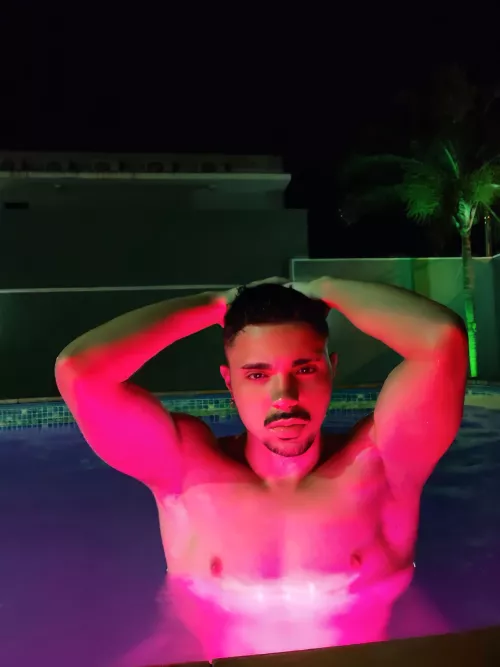 18 years old Naughty Brazilian Boy looking for fun 🤫🇧🇷 Fit and muscular (natural) model Exploring all sexuality and sensuality 🔥 Come see me, get to know me better, a little better...🫣