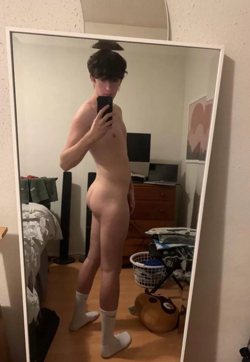 (19) who wants to fill my twink ass with a huge load?