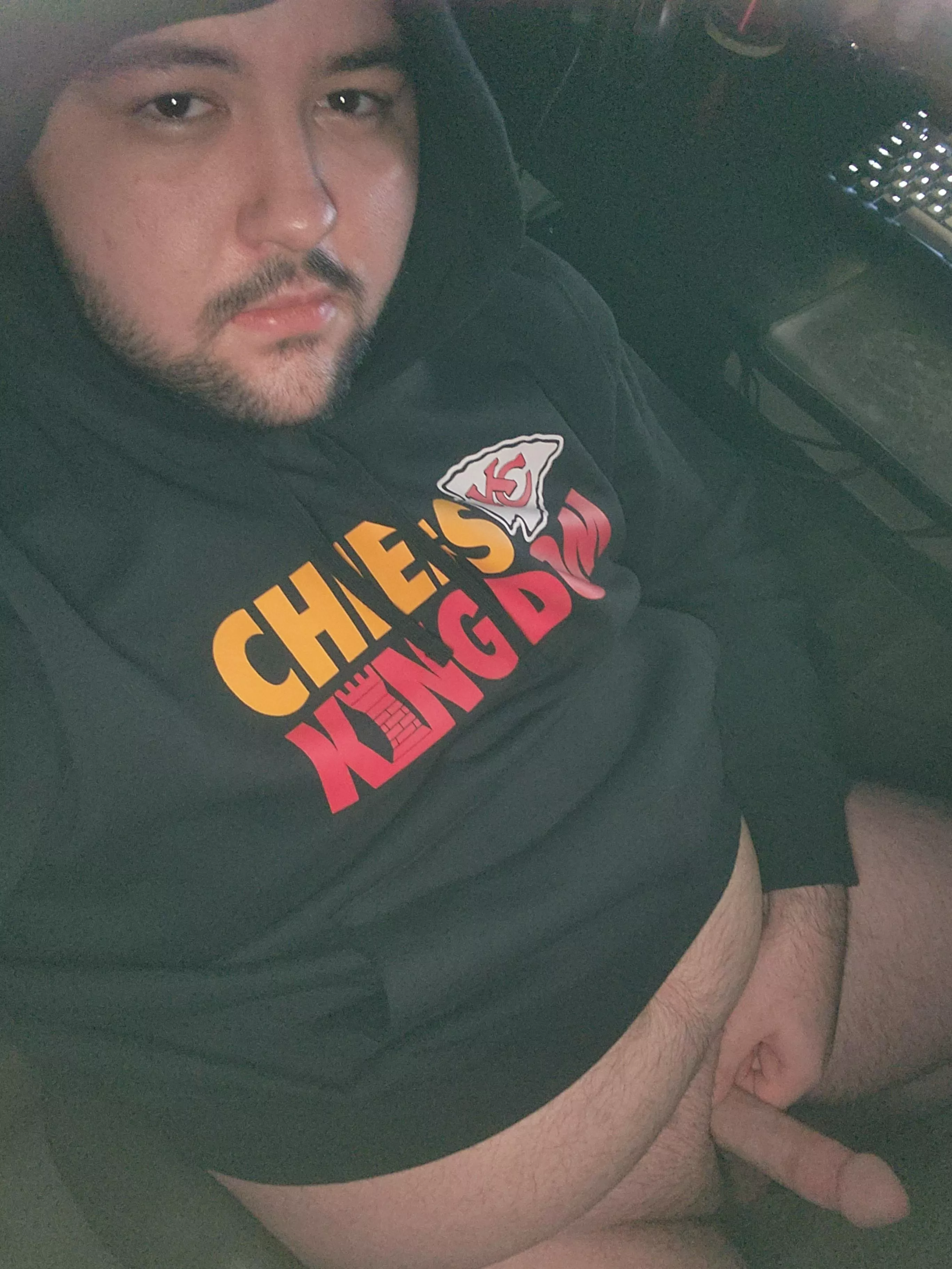 [21] Come keep it warm for me😏