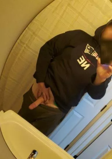 [42] I enjoy turning curvy women on🤷‍♂️