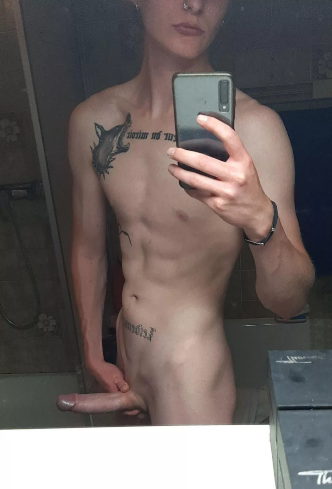 (6'4 hung twink) hope you like what you see
