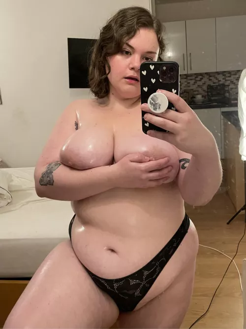 Another day of pouring oil all over myself… slippery🧴