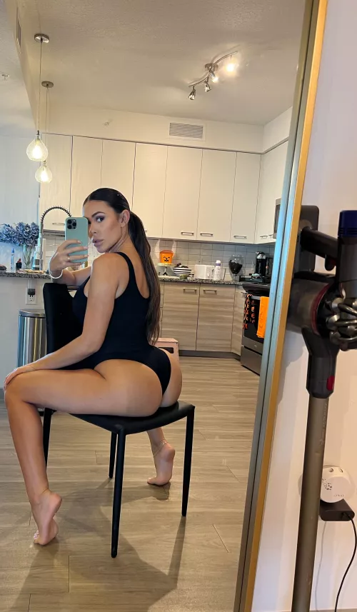 Anyone here into older naughty MILFs?