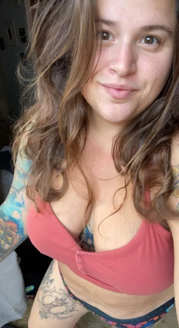 bbw stoner covered in tattoos, let my curves melt your stress away!