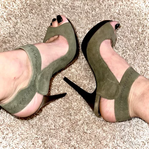 Different angle, love these shoes 🥰