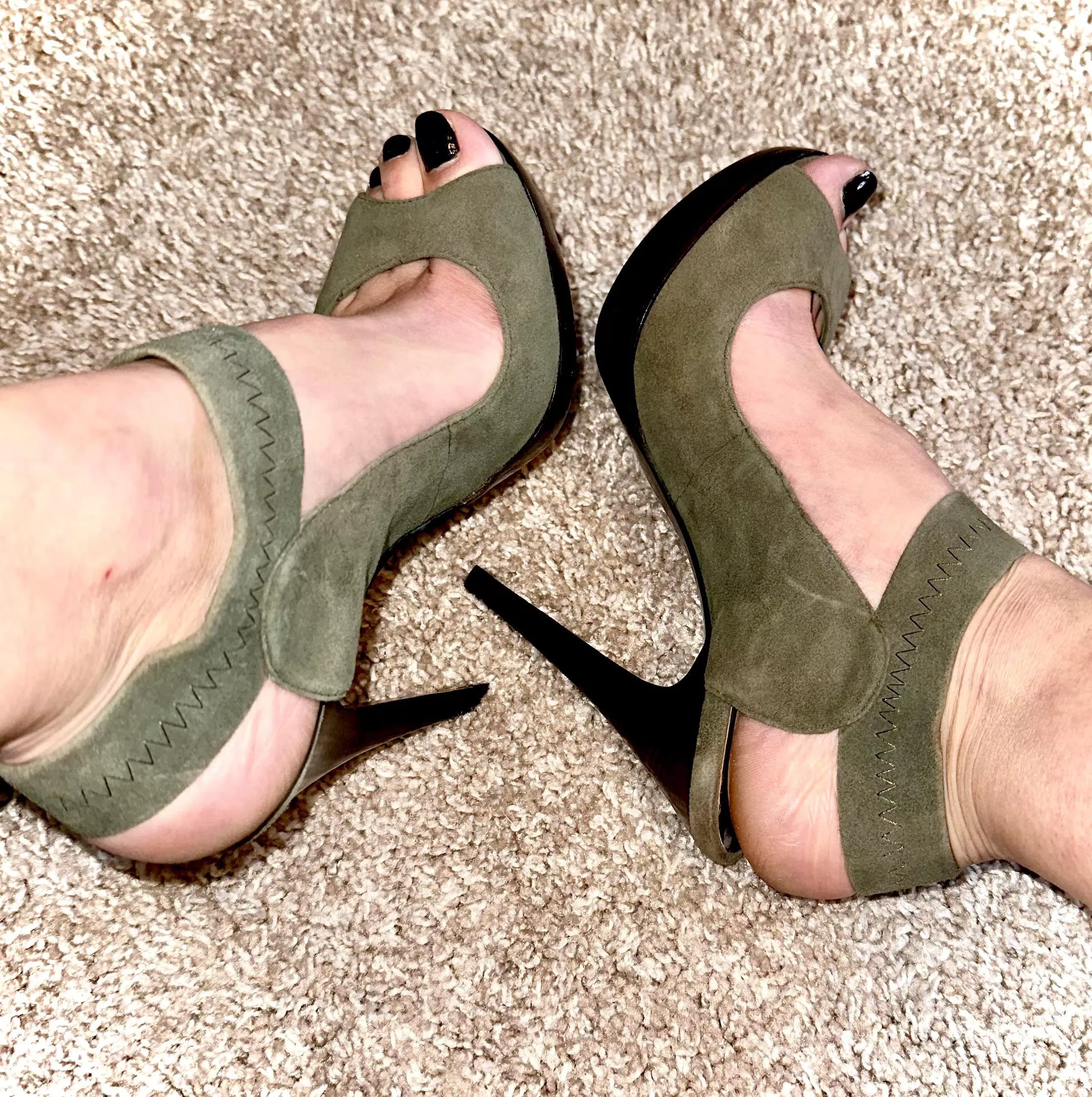 Different angle, love these shoes 🥰