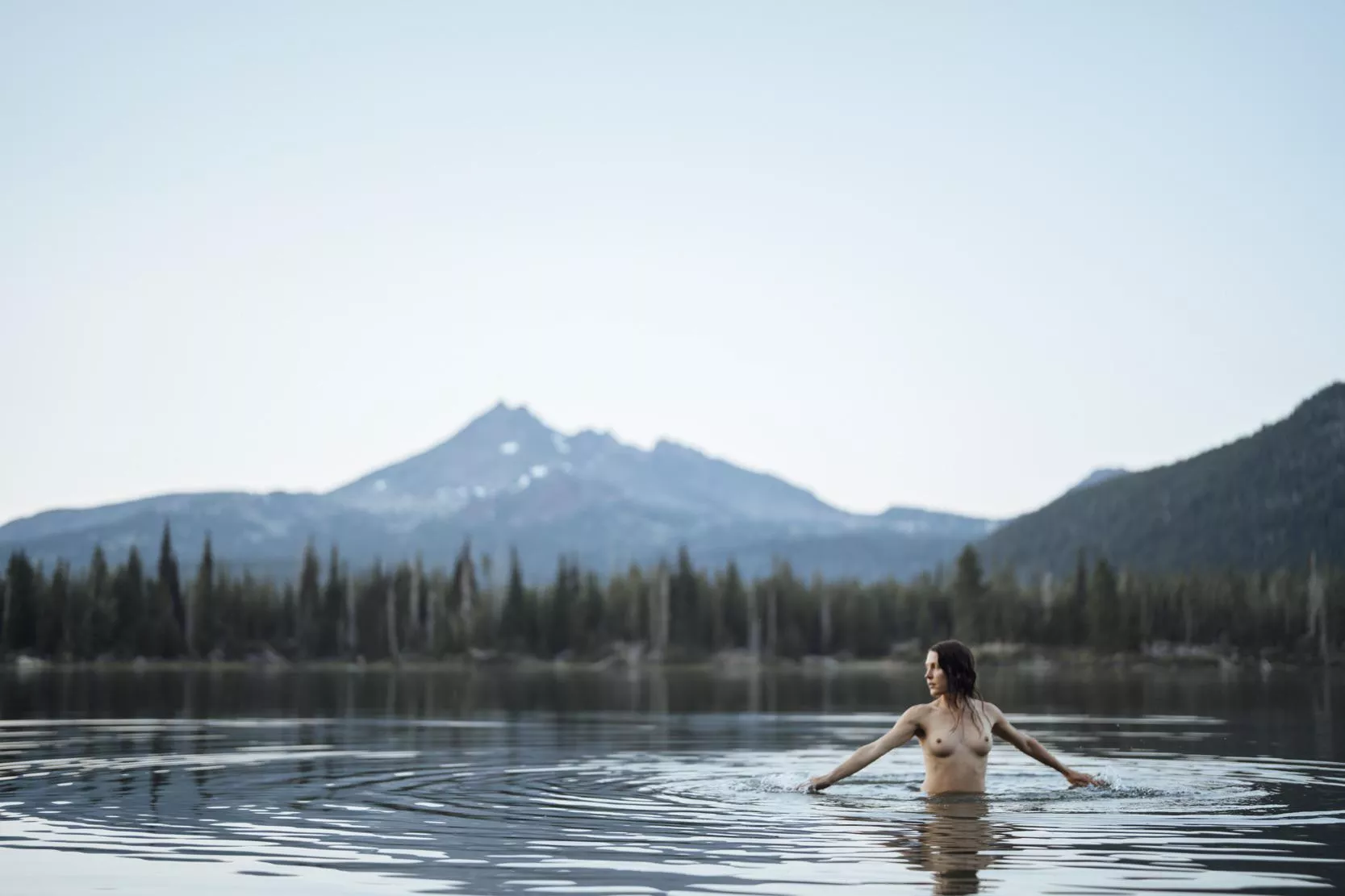 Do you know these mountains? 🌲💧✨
