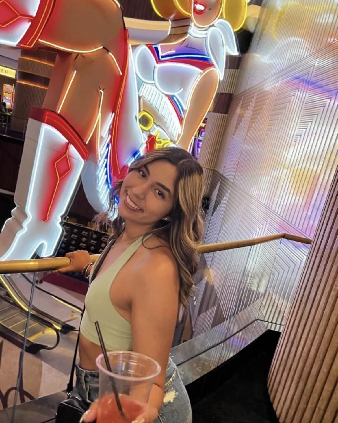 does anyone want to fuck my girl??? pomona cali F21