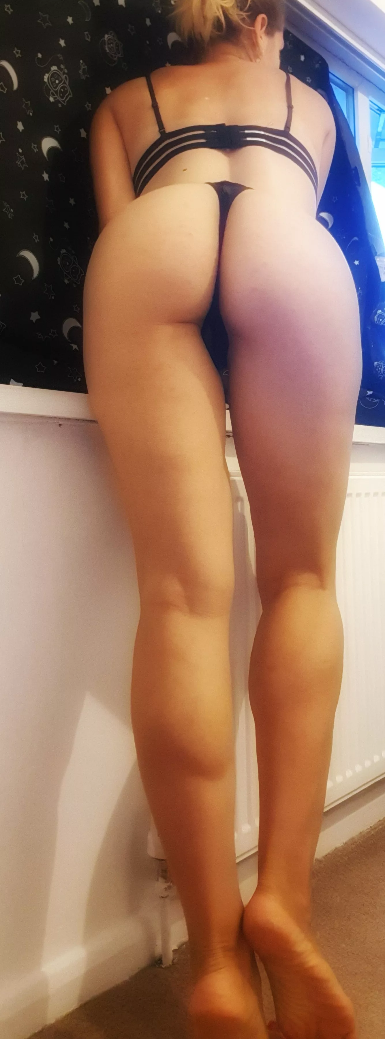 Flight Attendant with long legs, hi there