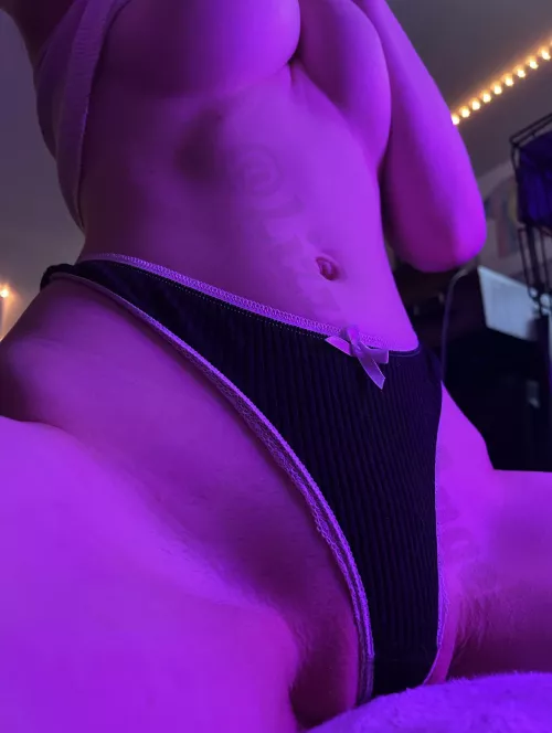 give my juicy lips a kiss