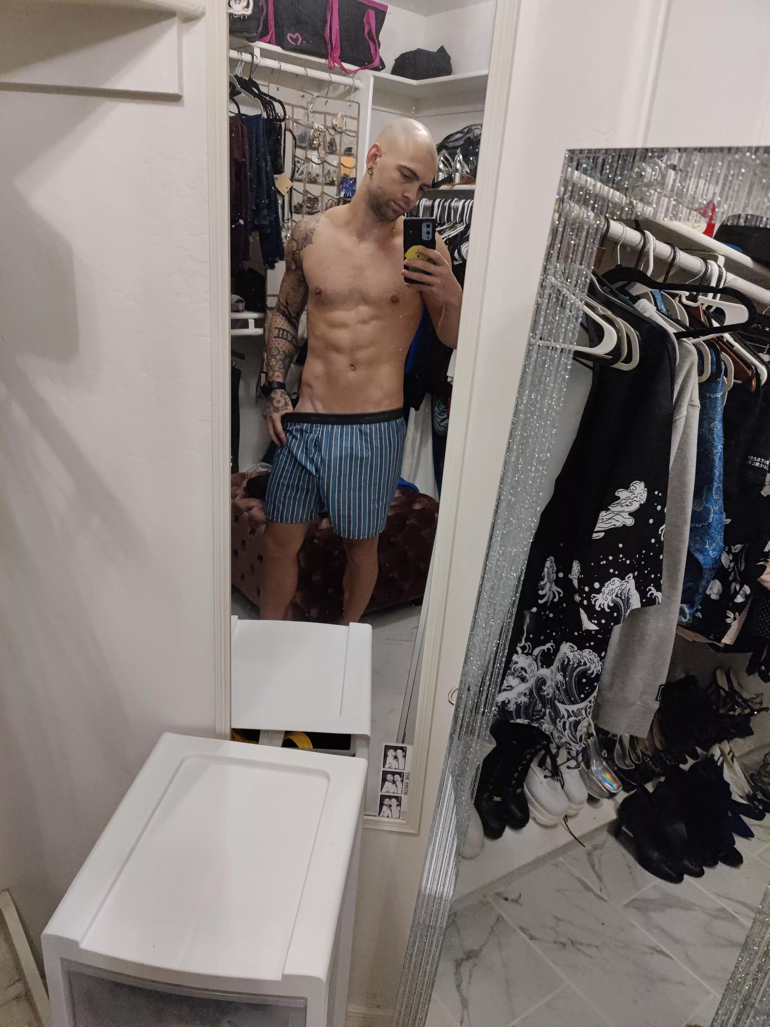 Help me find an outfit?