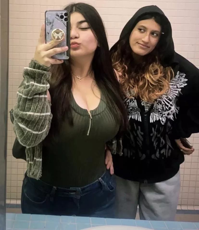 Her friend has to be jealous