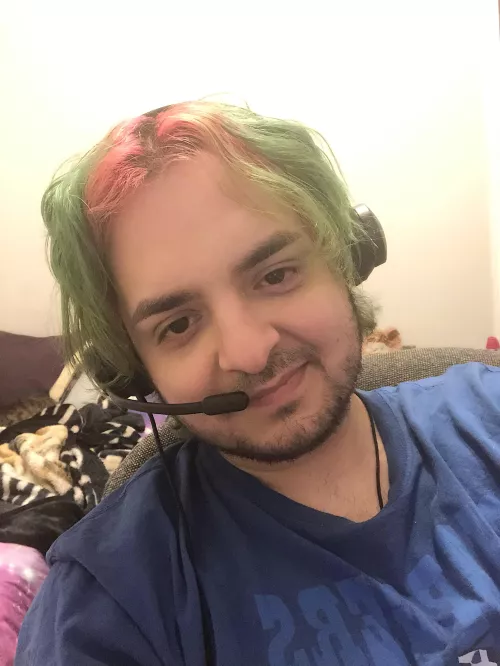 Hey Gaymers, 24 Pc, Switch gaymer. Playing Apex, Dbd, Valorant, Overwatch.