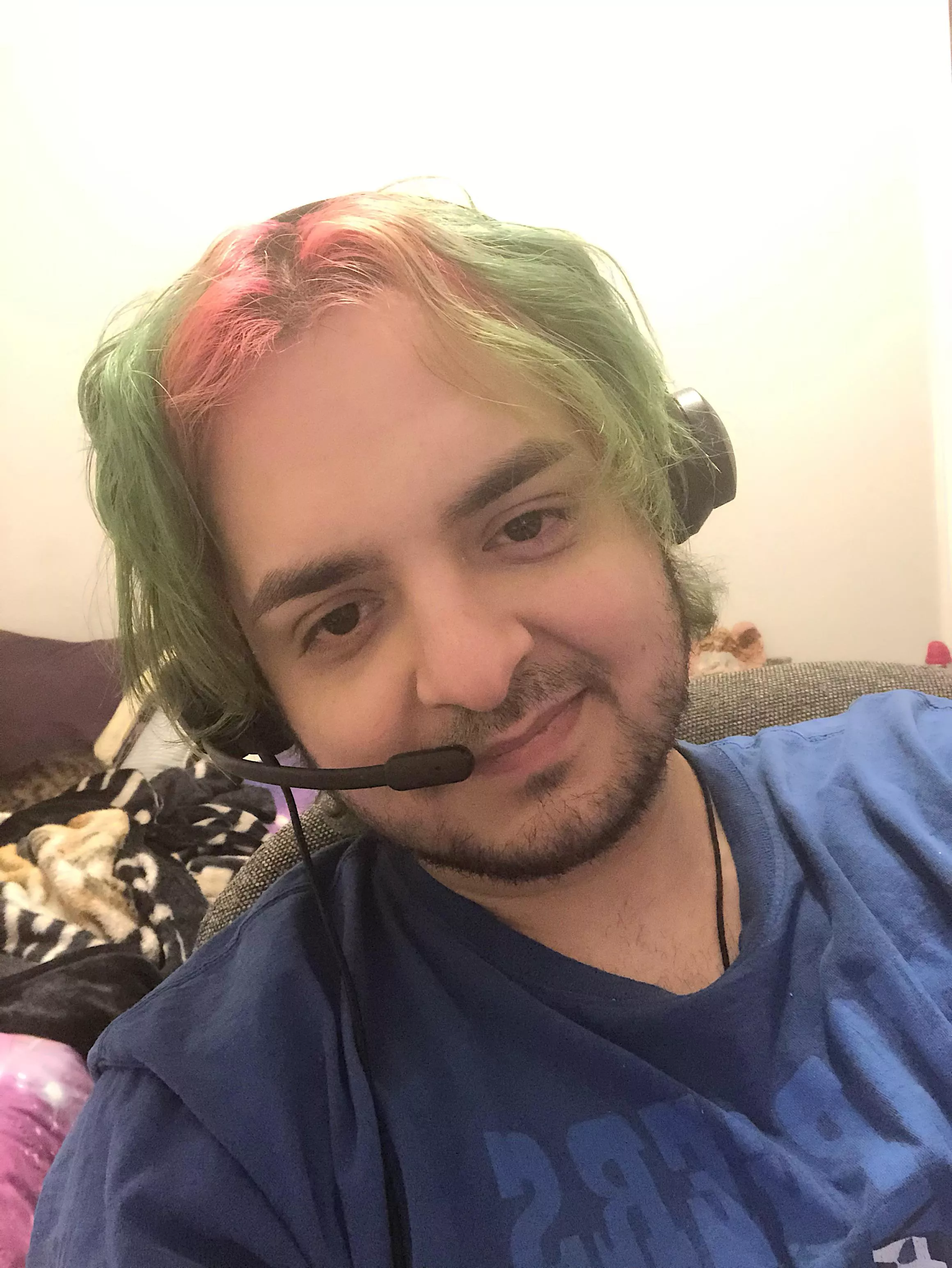 Hey Gaymers, 24 Pc, Switch gaymer. Playing Apex, Dbd, Valorant, Overwatch.