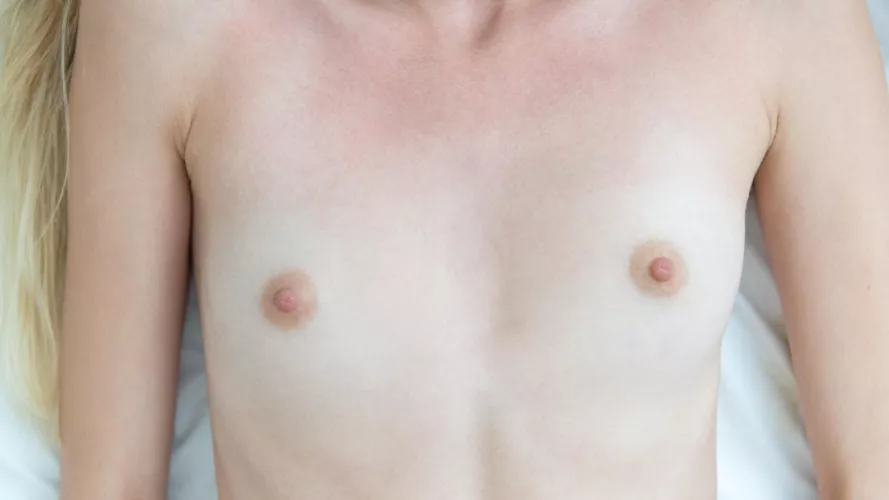 hi I'm Emma🧸 18yo flat as fuck girl✨️